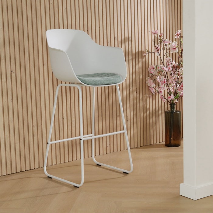scandinavische barkruk wit met zacht groen zitkussen - wit onderstel - 65 cm Nino-Liz