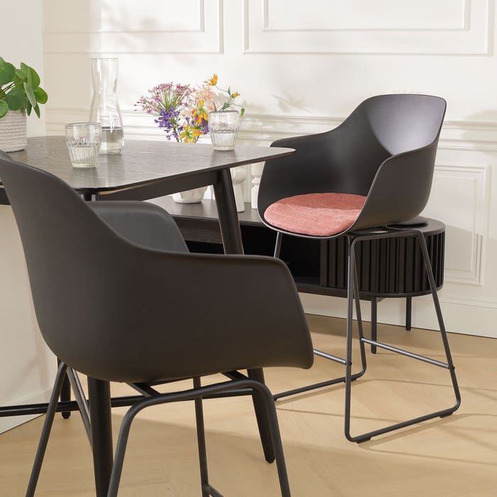 Nino-Liz barkruk zwart met terracotta rood zitkussen - zwart onderstel - 75 cm barstoel - armleuning - rugleuning - hoge - luxe - stof - scandinavisch - comfortabele - japandi