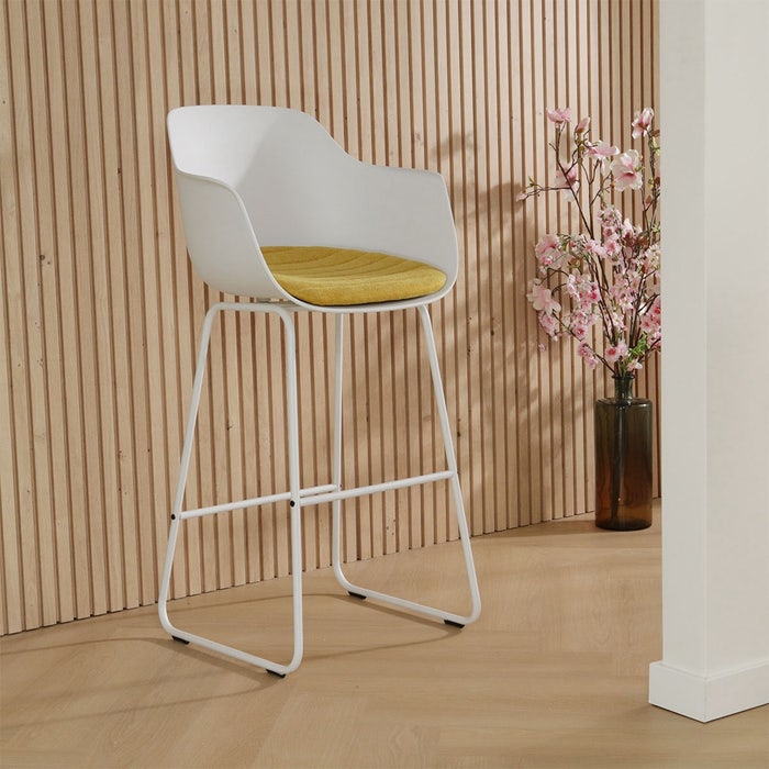 scandinavische barkruk wit met okergeel zitkussen - wit onderstel - 65 cm Nino-Liz