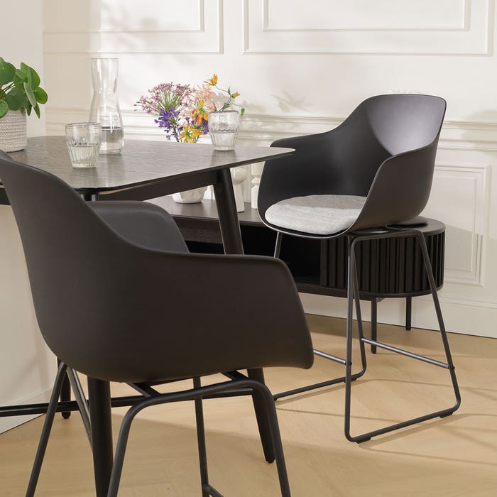 Nino-Liz bakruk zwart met lichtgrijs zitkussen - zwart onderstel - 75 cm barstoel - armleuning - rugleuning - hoge - luxe - stof - scandinavisch - comfortabele - japandi