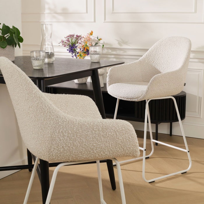 scandinavische barkruk voor een kookeiland bouclé beige - wit onderstel - 65 cm - Nino-Mae 