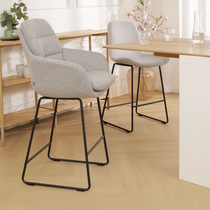 Nino-Mia barkruk grijs - zwart onderstel - 75 cm barstoel - rugleuning - kookeiland - armleuning - hoge - luxe - stof -  zithoogte 75 cm - scandinavisch - comfortabele