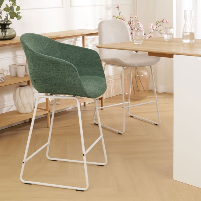 Nino-Otis barkruk donkergroen - wit onderstel - 65 cm barstoel - rugleuning - kookeiland - armleuning - hoge - groen - stof - japandi - scandinavisch