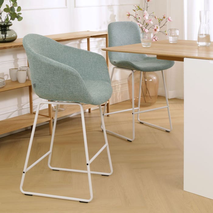 Nino-Otis barkruk zacht groen - wit onderstel - 75 cm barstoel - rugleuning - armleuning - hoge - stof - japandi - scandinavisch