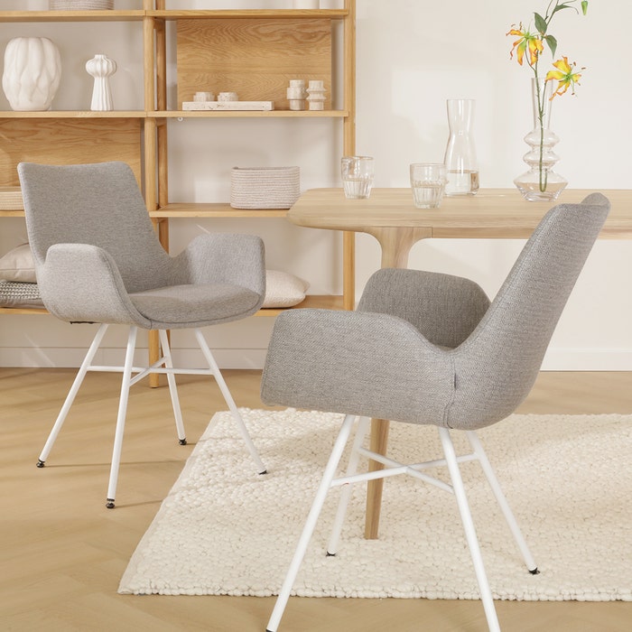 Noa-Eef eetkamerstoel warm grijs - wit onderstel met armleuning - design - scandinavisch - stof - luxe - armstoel - modern - witte poten