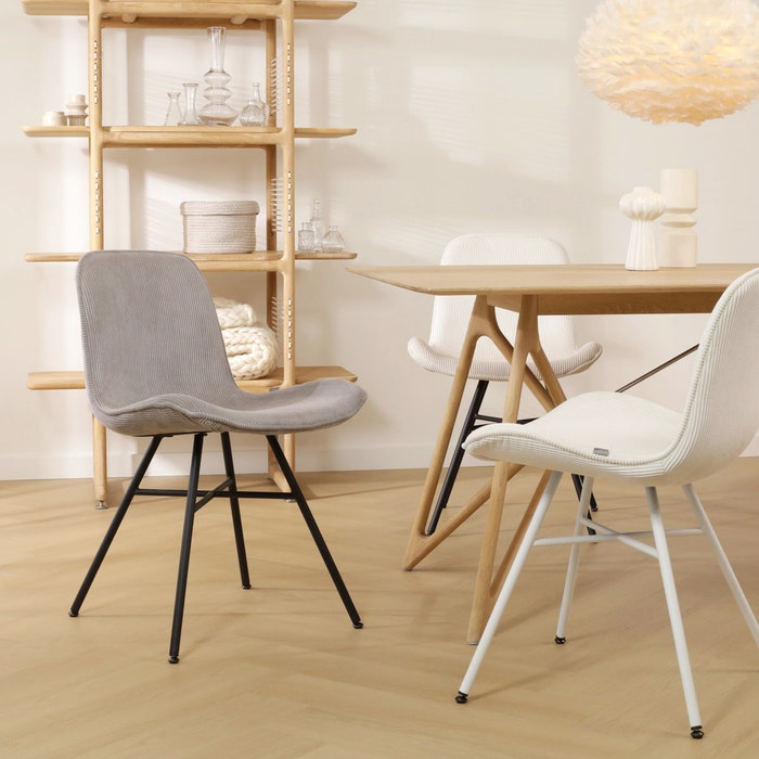 minimalistische eetkamerstoel rib warm grijs - zwart onderstel Noa-Fé 
