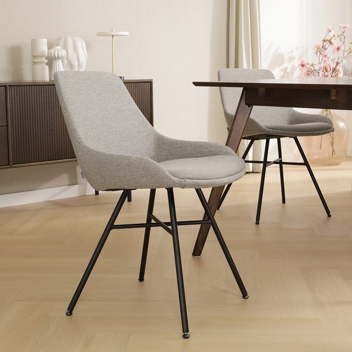 Noa-Isa eetkamerstoel warm grijs - zwart onderstel design - scandinavisch - stof - luxe - modern - zwarte poten