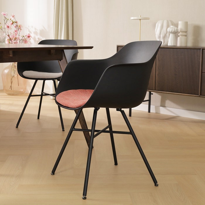 scandinavische eetkamerstoel zwart met terracotta rood zitkussen - zwart onderstel Noa-Liz