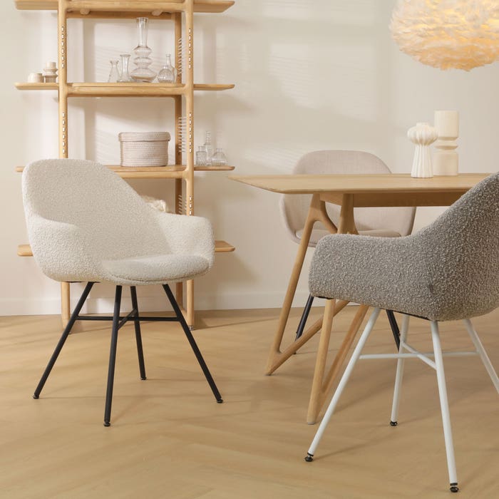 design eetkamerstoel bouclé beige - wit onderstel Noa-Mae 