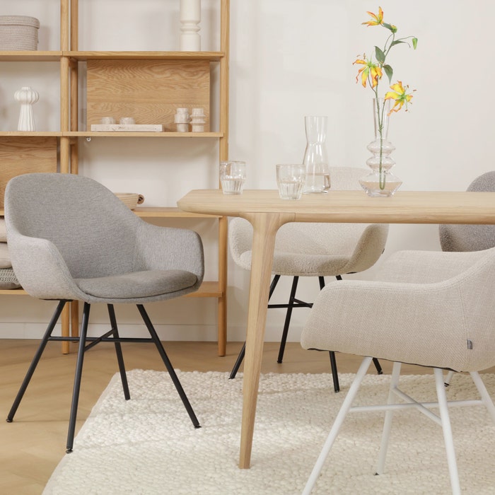 design eetkamerstoel warm grijs - zwart onderstel Noa-Mae 