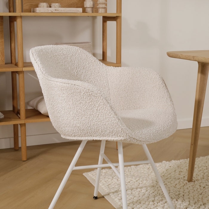 Noa-Mare eetkamerstoel bouclé beige - wit onderstel met armleuning - stoffen - scandinavisch - bouclé - armstoel - creme- witte poten