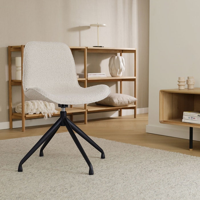 Nola-Fé draaibare eetkamerstoel bouclé beige  - zwart onderstel draaibaar - stof - scandinavisch - crème - modern - zwarte poten - japandi