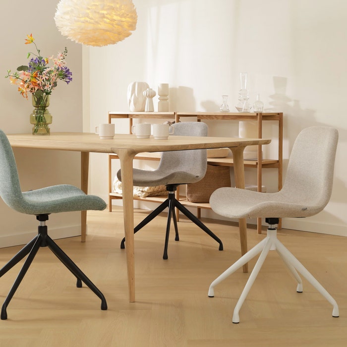 collectie eetkamerstoel Nola-Fé draaibare eetkamerstoel saliegroen - zwart onderstel