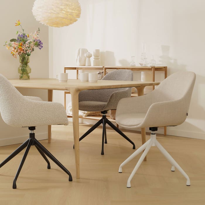 comfortabele draaibare eetkamerstoel beige - zwart onderstel Nola-Mae