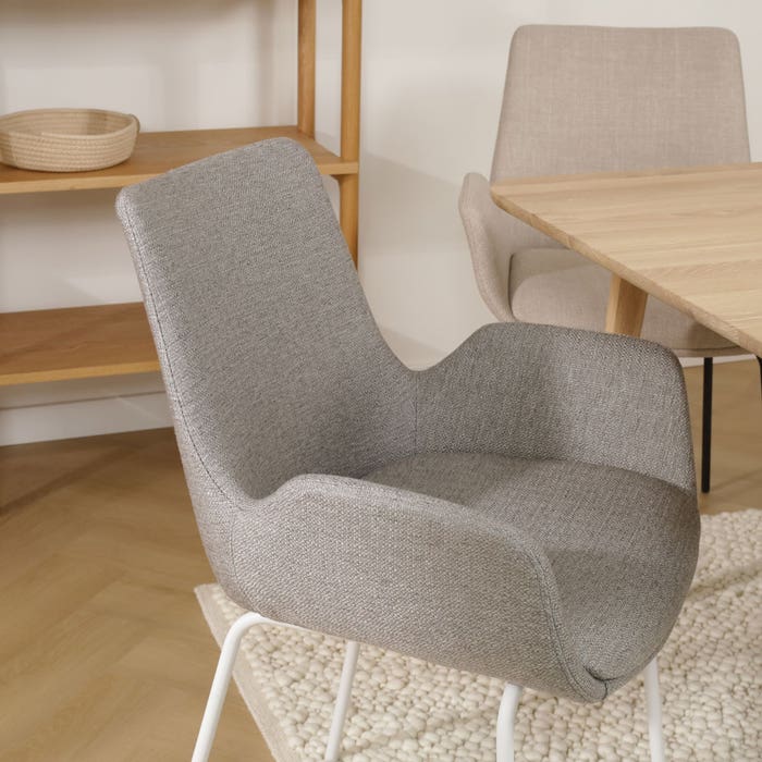 Nora-Eef eetkamerstoel warm grijs - wit onderstel met armleuning - design - scandinavisch - stof - luxe - armstoel - witte poten