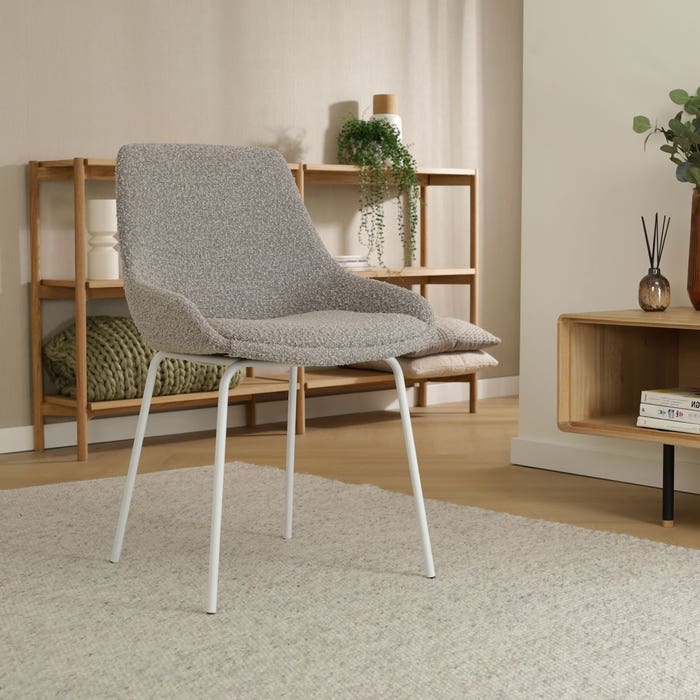 Nora-Isa eetkamerstoel bouclé taupe - wit onderstel design - scandinavisch - stof - luxe - modern - witte poten - bruingrijs