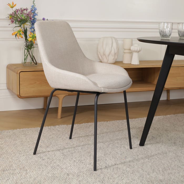 Nora-Isa eetkamerstoel beige - zwart onderstel design - bruin - scandinavisch - stof - luxe - modern - zwarte poten