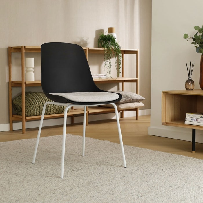 Nora-Liv eetkamerstoel zwart met beige zitkussen - wit onderstel eetkamerstoel - kunststof - scandinavisch - japandi -  witte poten