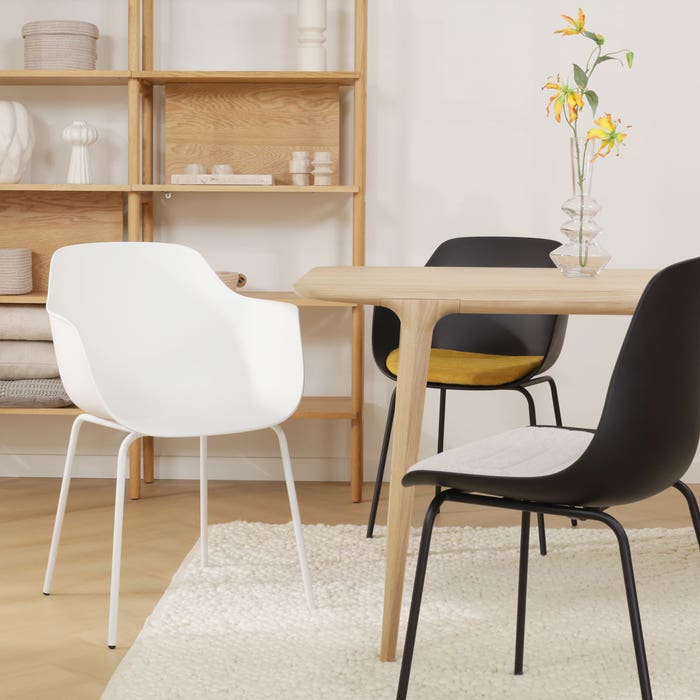 scandinavische eetkamerstoel zwart met beige zitkussen - zwart onderstel Nora-Liz