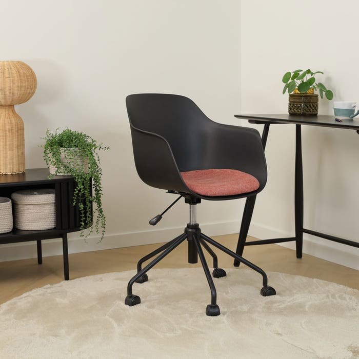 Nout-Liz bureaustoel zwart met terracotta rood zitkussen - zwart onderstel burostoel - vergaderstoel - design - verstelbaar - wieltjes - wielen - comfortabel - kunststof - scandinavisch - draaibaar