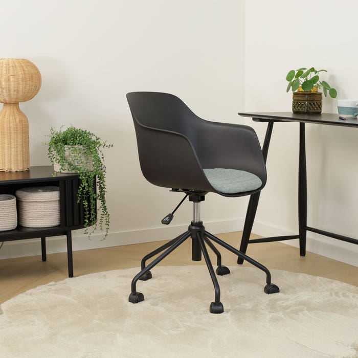 Nout-Liz bureaustoel zwart met zacht groen zitkussen - zwart onderstel burostoel - vergaderstoel - design - verstelbaar - wieltjes - wielen - comfortabel - kunststof - scandinavisch - draaibaar