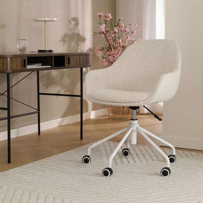 scandinavische vergaderstoel met armleuning bouclé beige - wit onderstel Nout-Mae