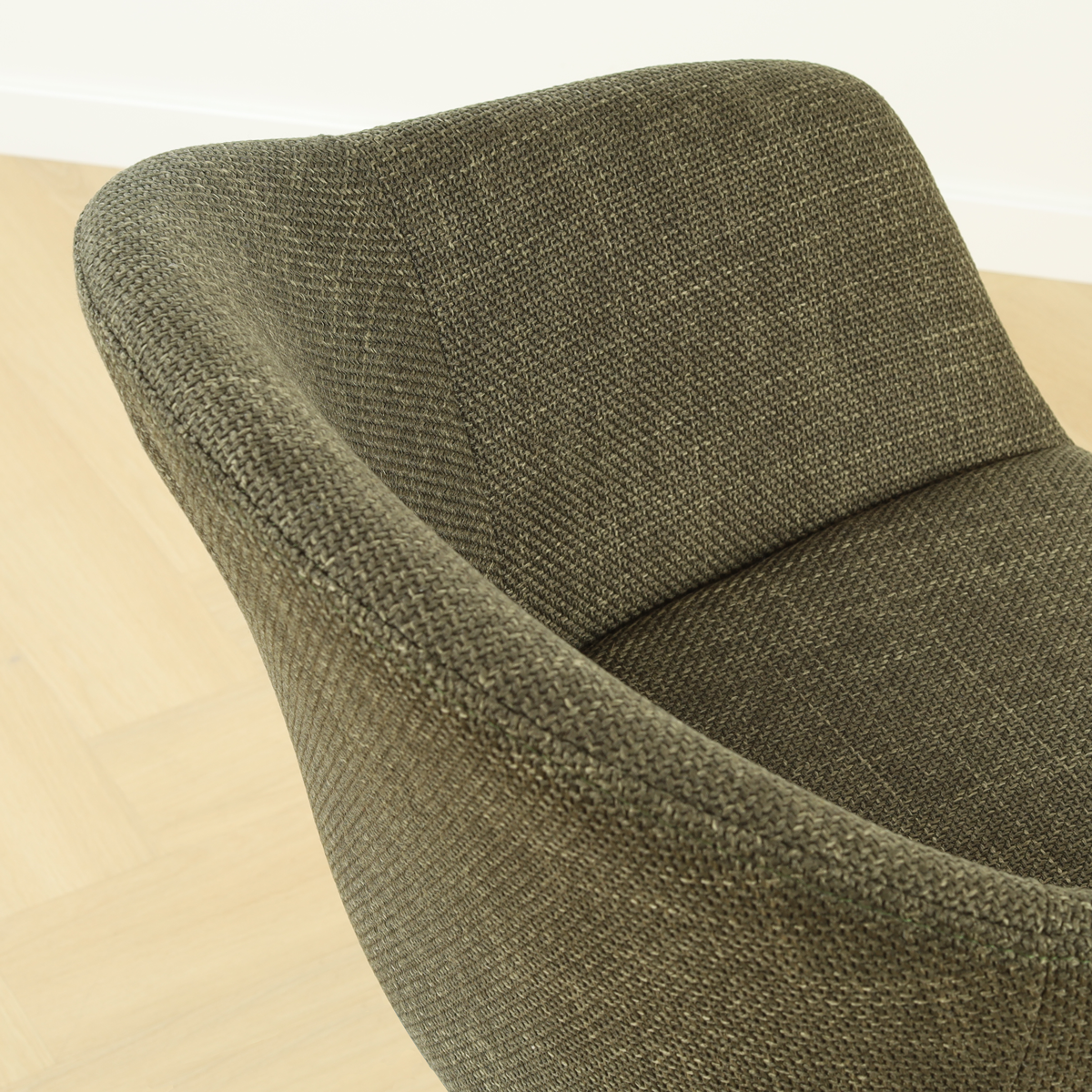 detail van de forestgroen-  zwart onderstel nora-otis