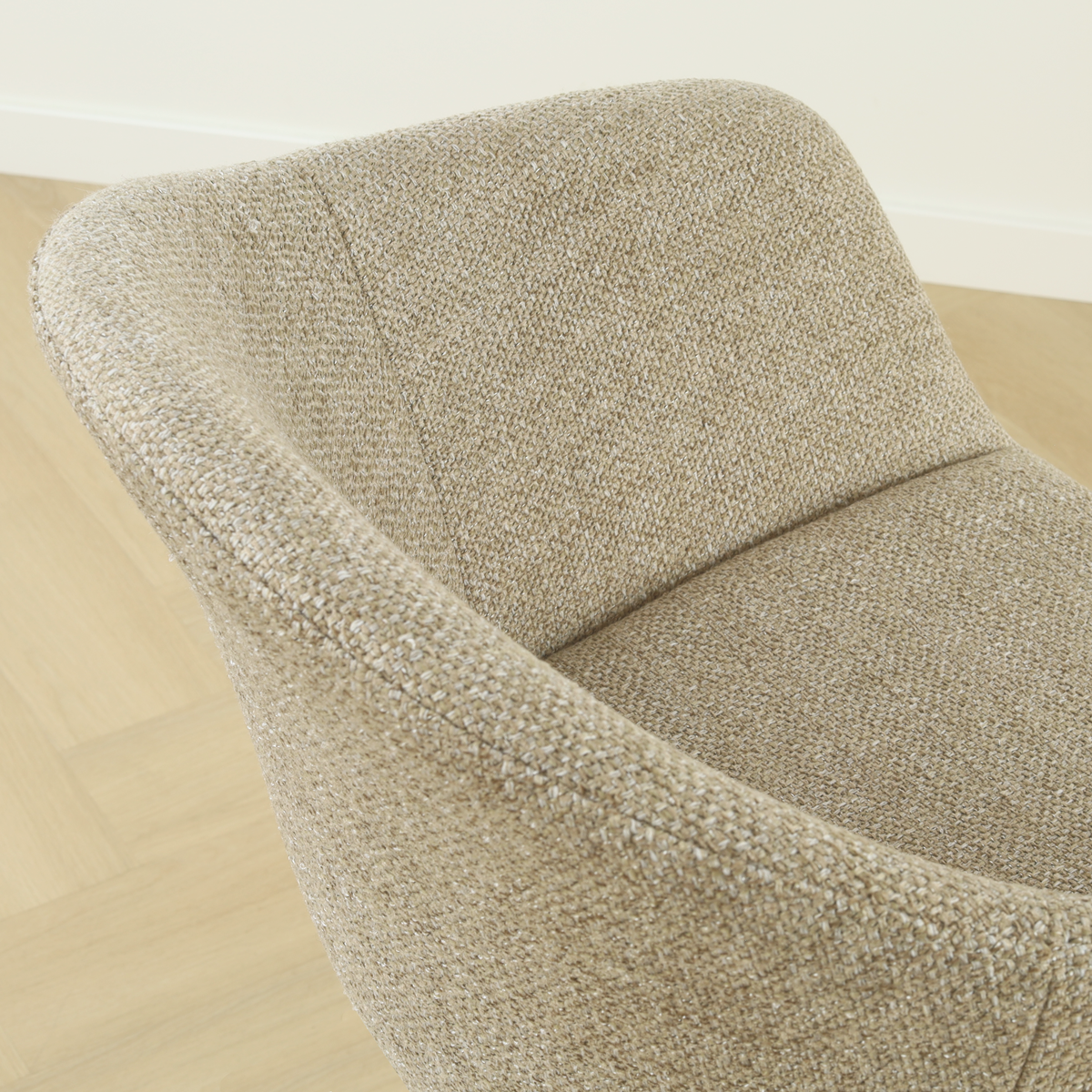 detail van de taupe melange -  zwart onderstel nora-otis