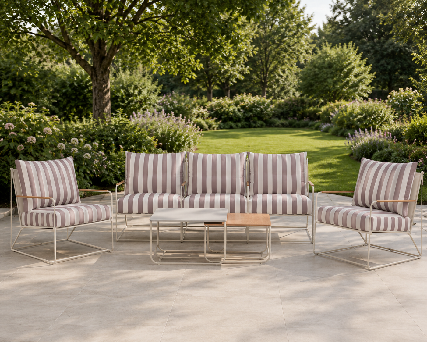 Paolo 4 delige tuin loungeset beige - driezitsbank, twee fauteuils en twee salontafels - met wit gestreepte zitkussens  tuinset - terras