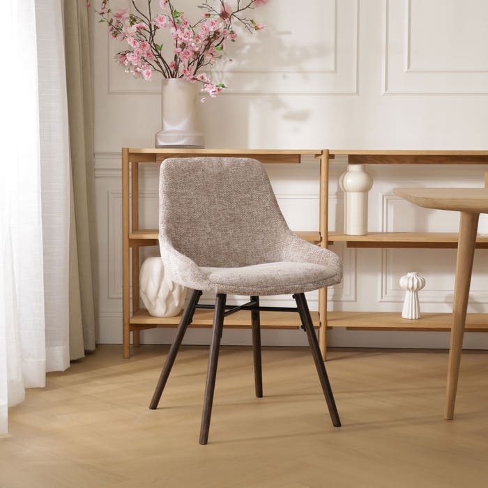 Nena-Isa eetkamerstoel bruin - walnoot houten onderstel design - eettafelstoel - luxe - stof - hotel chique - zonder armleuning - modern - taupe - lichtbruin