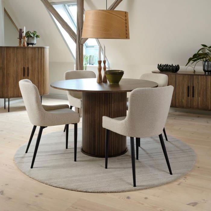 Brigitta eetkamerstoel bouclé crème - eettafelstoel - landelijk - stof - scandinavisch - klassiek - crème - hoge rugleuning - zwarte poten