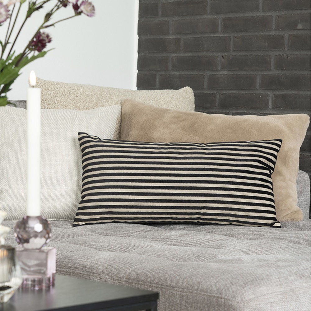 Gestreept zwart sierkussen met beige