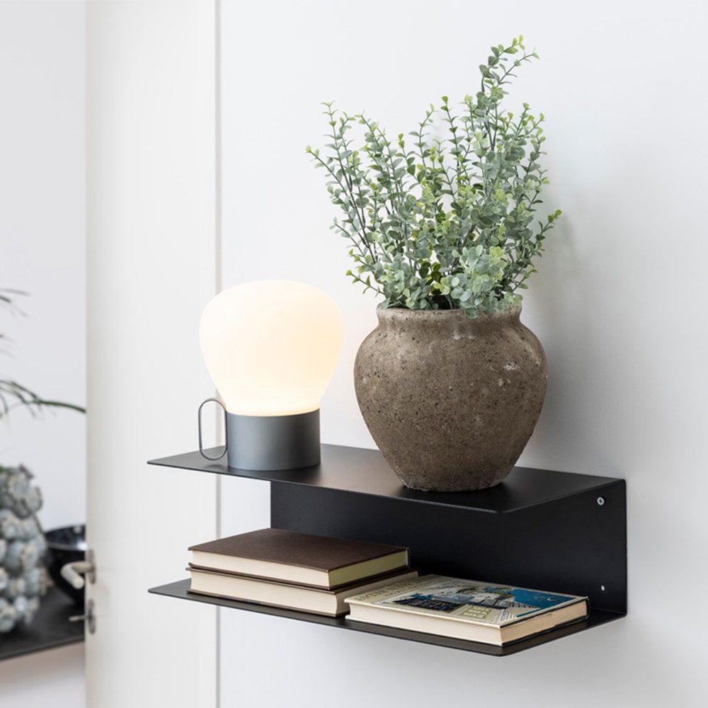 Zwarte zwevende metalen wandplank voor aan de muur