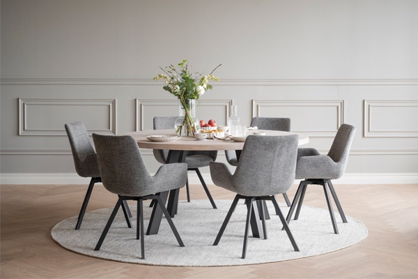 ronde tafel hoeveel stoelen