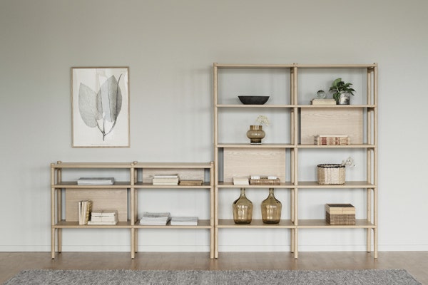 Houten wandkast met open vakken