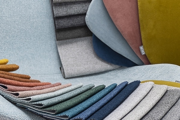 In welke kleuren zijn de Nolon eetkamerstoelen