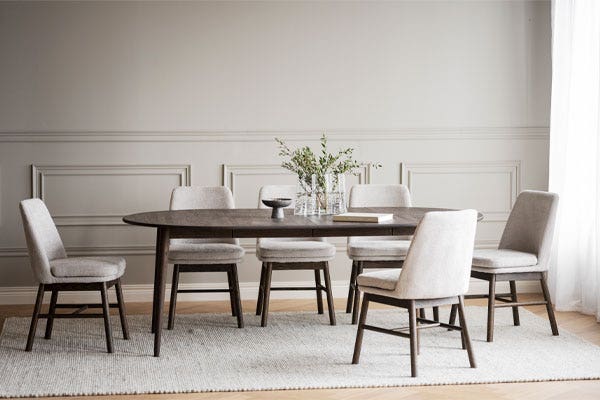 Een ovale eettafel: welke eetkamerstoelen kiezen?