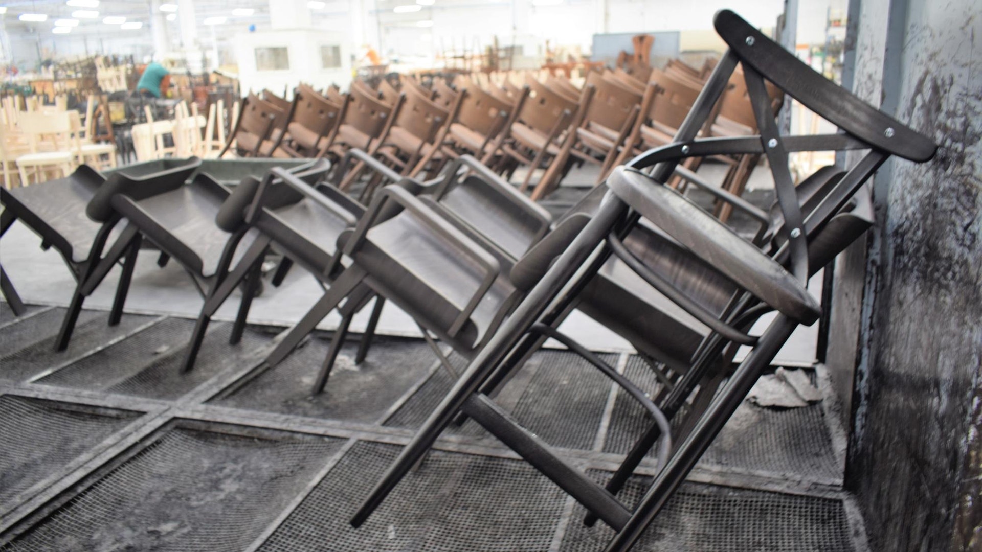 Hoe worden de houten stoelen van Fameg gemaakt