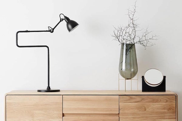 Lichte kleuren meubels voor scandinavisch interieur