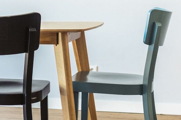 Houten stoeltjes 
