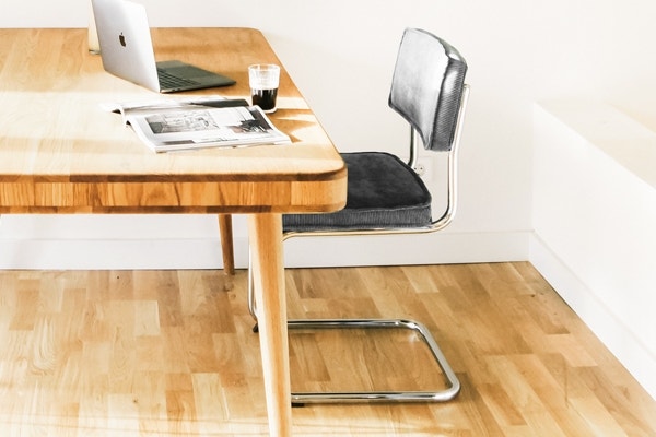 Ribstof eetkametstoel met chroom buisframe