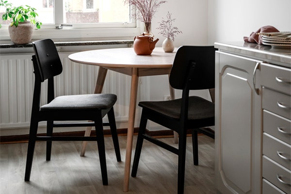 welke eetkamerstoelen zet je aan een ronde tafel