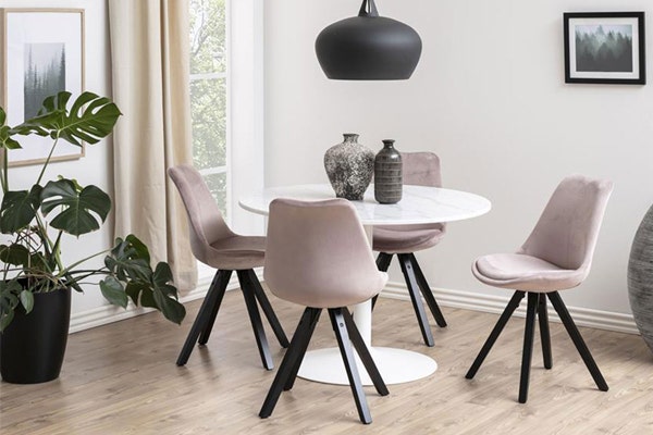 welke kleur eetkamerstoelen bij een witte eettafel