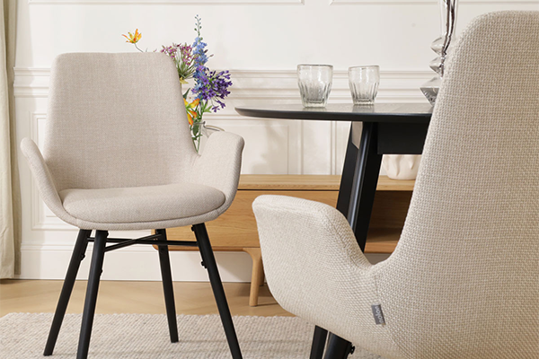 Hoe kan je stoffen stoelen schoonmaken?