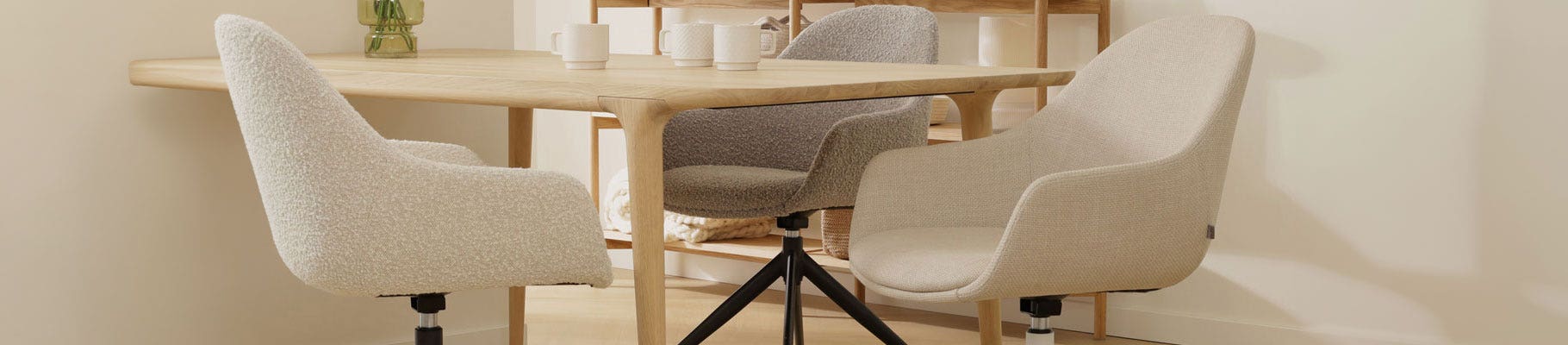 Ontdek de veelzijdige collectie van Nolon, waar stijl en comfort samenkomen in elk meubelstuk.