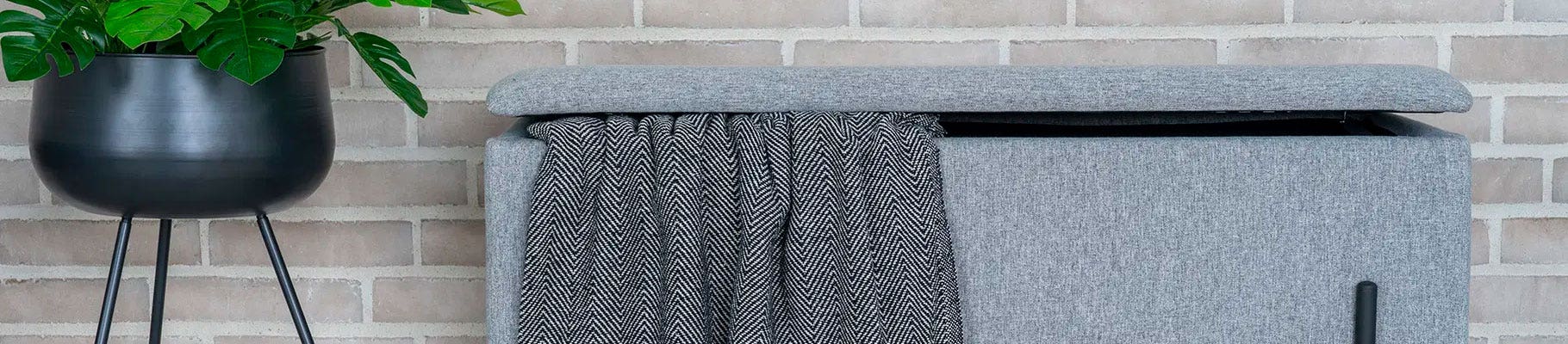 Uitnodigende hal met stijlvolle meubels en accessoires va Gewoonstijl Uitnodigende hal met stijlvolle meubels en accessoires