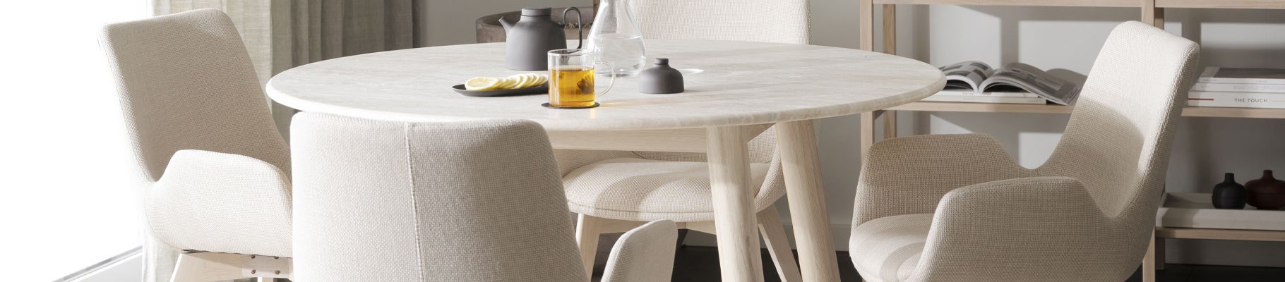Eetkamerstoelen met houten poten van Gewoonstijl Eetkamerstoelen met houten poten