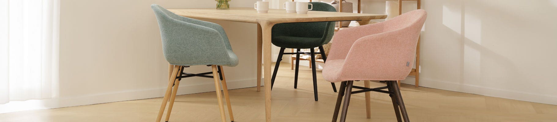 Kuipstoelen met houten poten