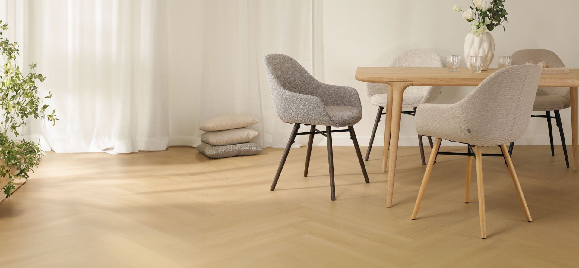 'nolon, thuis in stoelen'