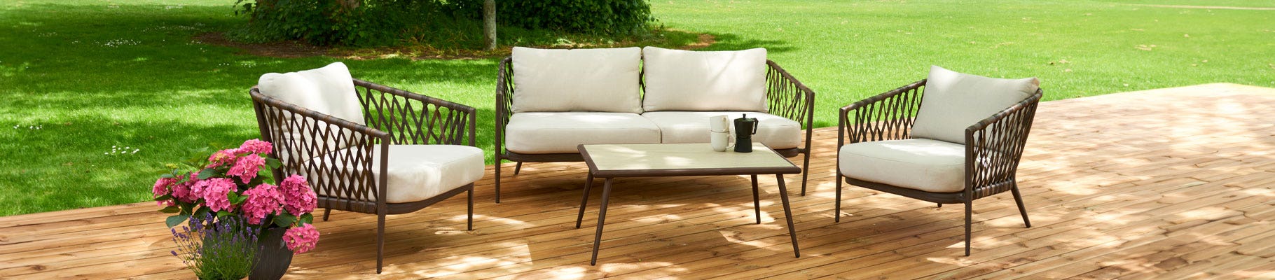  Alles voor je tuin: van stijlvolle tuinmeubelen tot accessoires voor een perfecte buitenruimte.